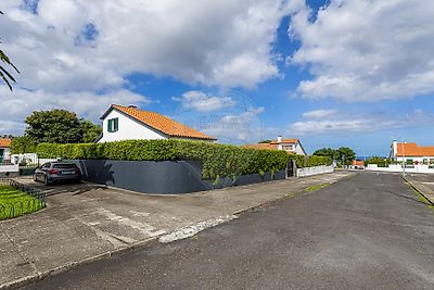 Moradia T3 isolada com jardim no Pico da Pedra
