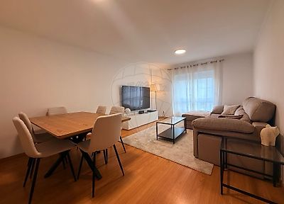 Apartamento T2 renovado e mobilado no Livramento