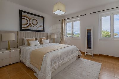 Moradia T2 remodelada com terraço em Rabo de Peixe